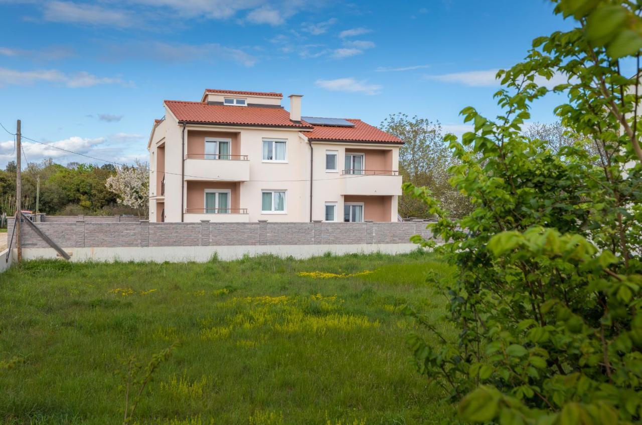 Apartman Knezevic A Fažana Exteriör bild